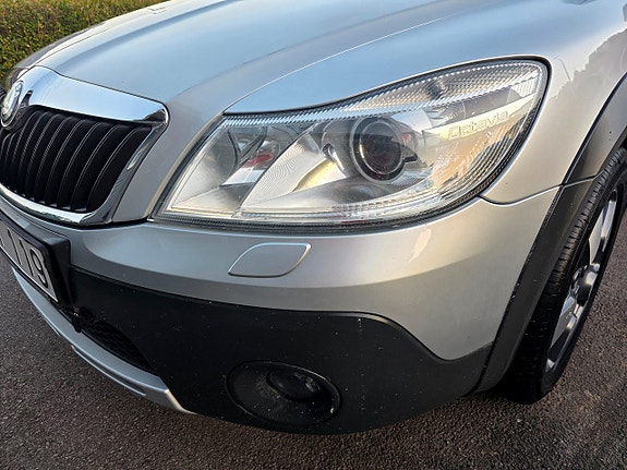Skoda Octavia Scout 10 of 27