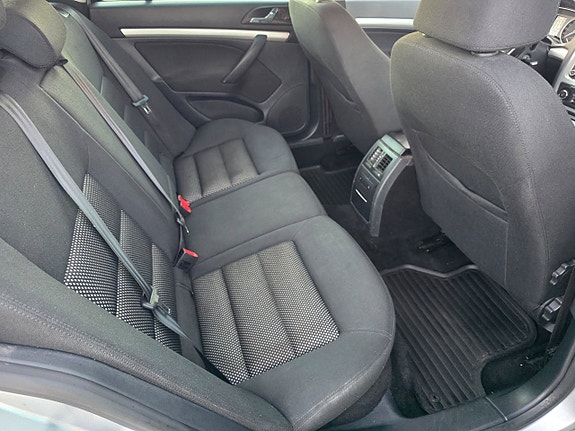 Skoda Octavia Scout 15 of 27