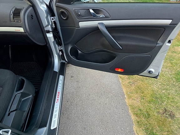 Skoda Octavia Scout 23 of 27