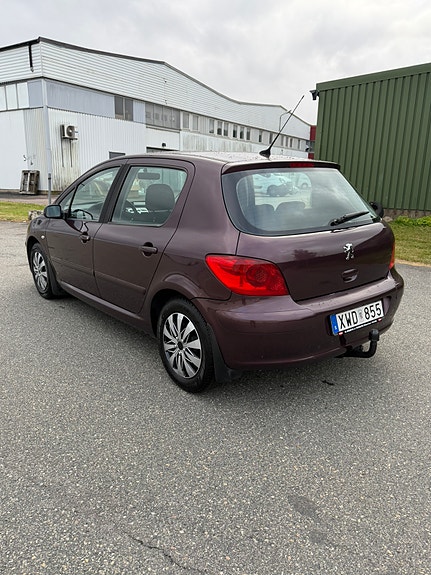 Peugeot 307 2 of 10