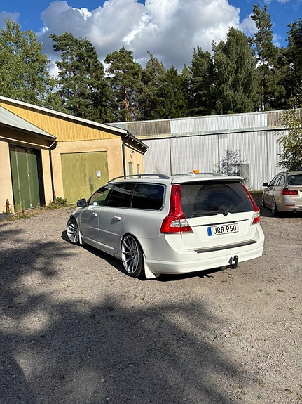 Volvo V70 3 of 6