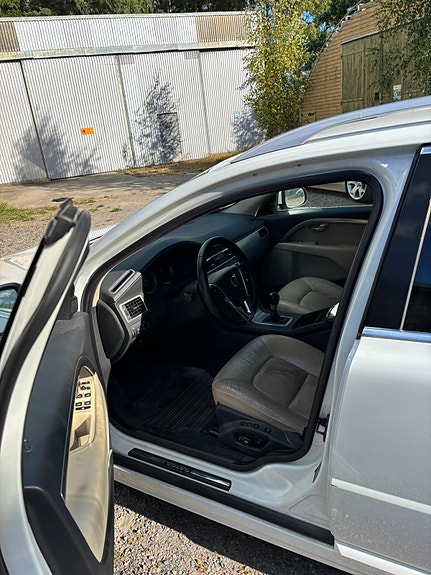 Volvo V70 5 of 6
