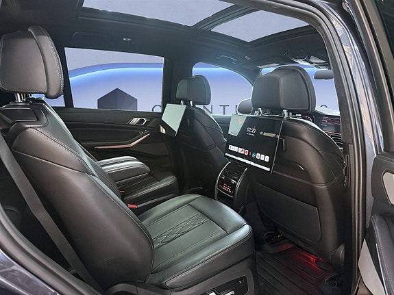 BMW X7 25 of 26