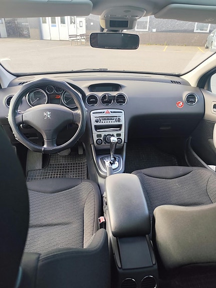 Peugeot 308 SW 3 of 8