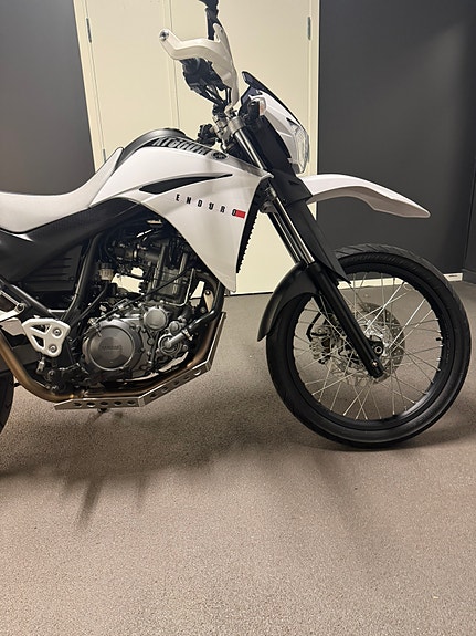 Yamaha XT660R 4 of 5