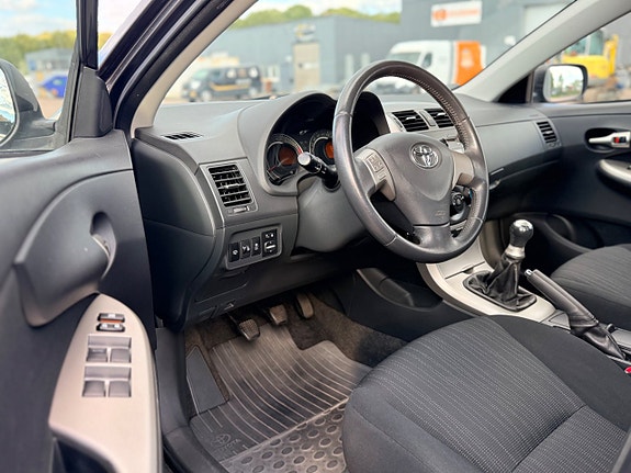 Toyota Corolla 9 of 14