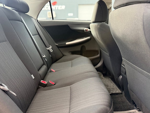 Toyota Corolla 12 of 14