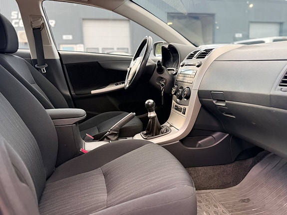 Toyota Corolla 8 of 14
