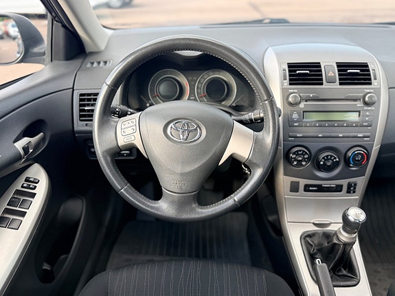 Toyota Corolla 10 of 14