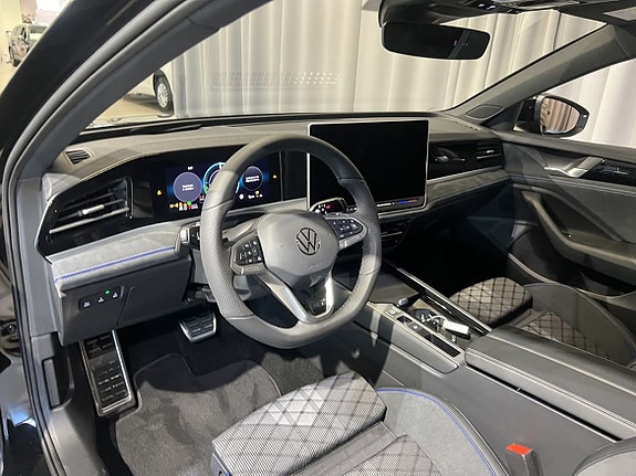 Volkswagen Passat 11 of 16