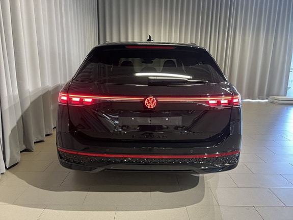 Volkswagen Passat 6 of 16