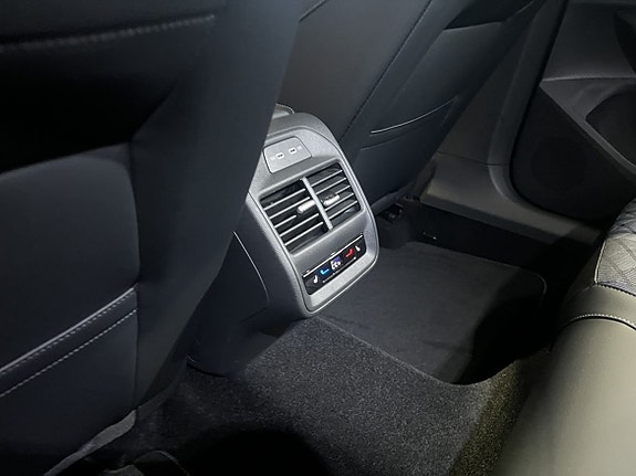 Volkswagen Passat 16 of 16