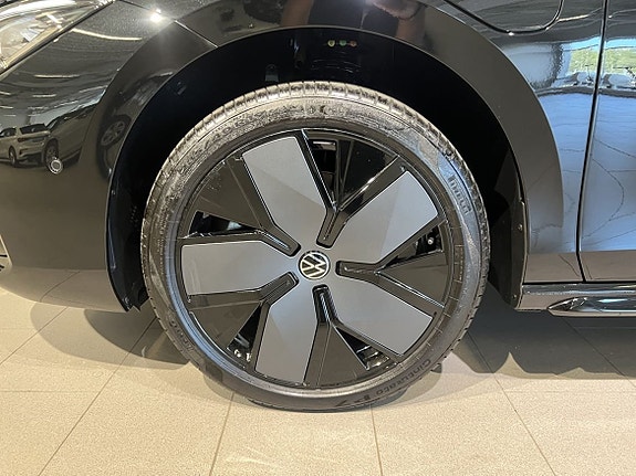 Volkswagen Passat 4 of 16