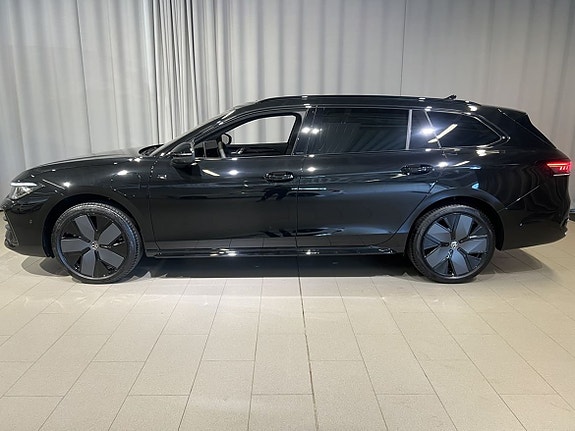 Volkswagen Passat 3 of 16