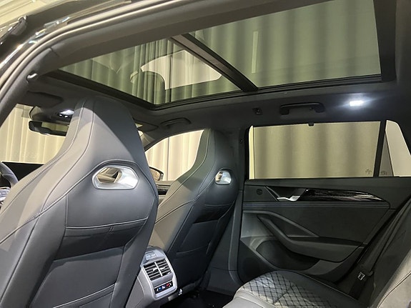 Volkswagen Passat 15 of 16
