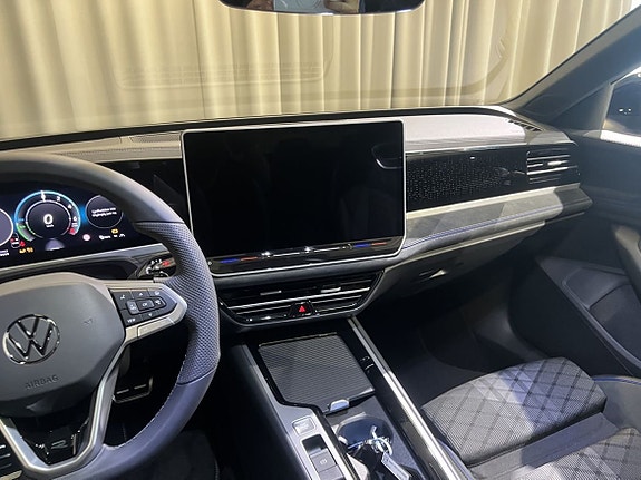 Volkswagen Passat 13 of 16
