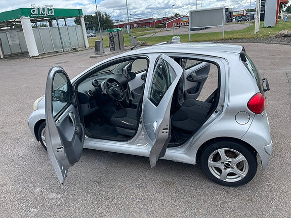 Toyota Aygo 2 of 10