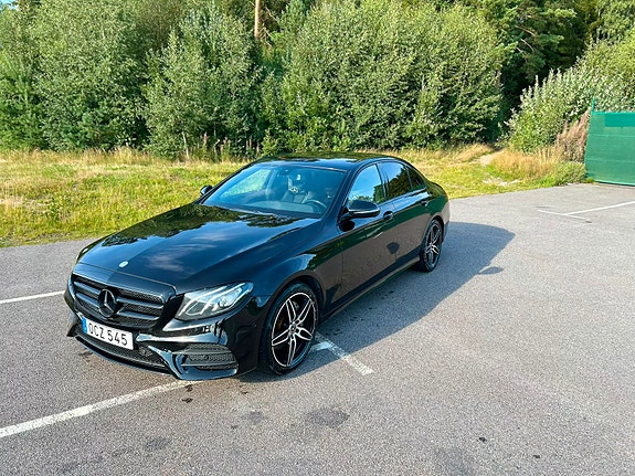 Mercedes-Benz E220 d 2 of 8
