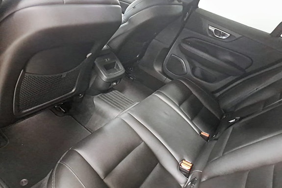 Volvo V60 Cross Country 8 of 9