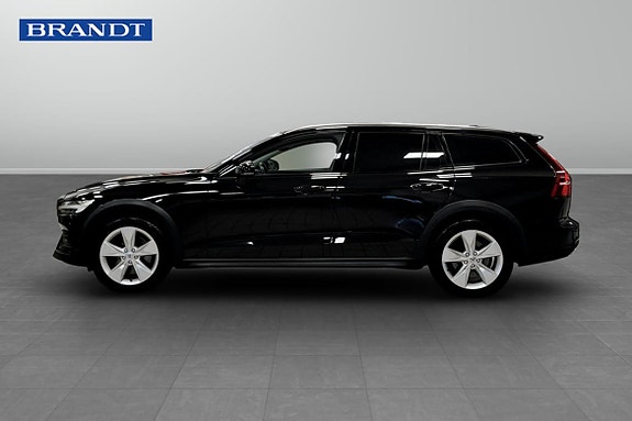 Volvo V60 Cross Country 3 of 9
