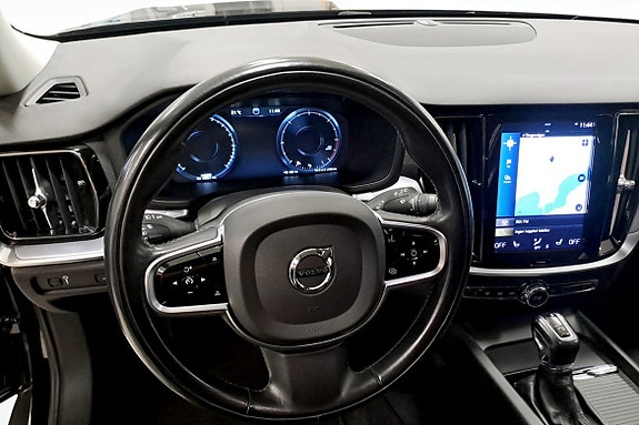 Volvo V60 Cross Country 7 of 9