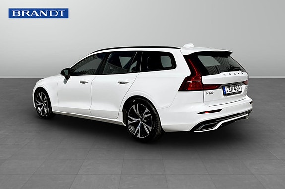 Volvo V60 2 of 9