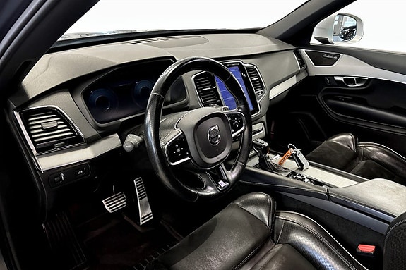 Volvo XC90 5 of 9