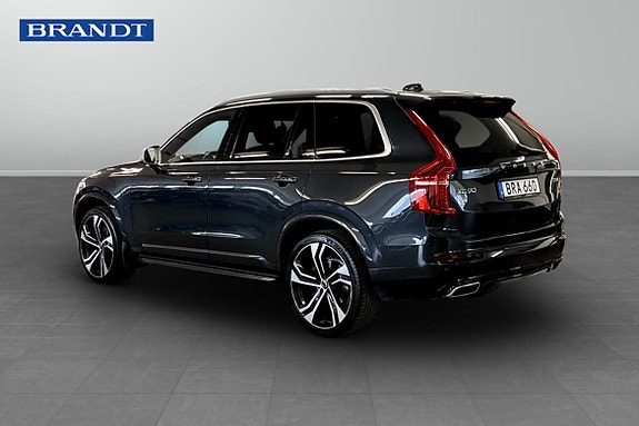 Volvo XC90 2 of 9
