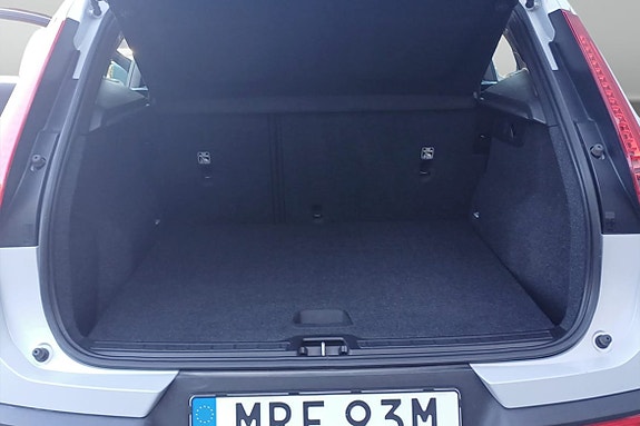 Volvo XC40 9 of 13