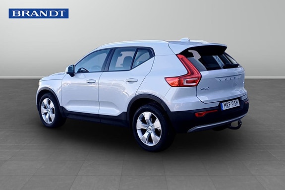Volvo XC40 2 of 13