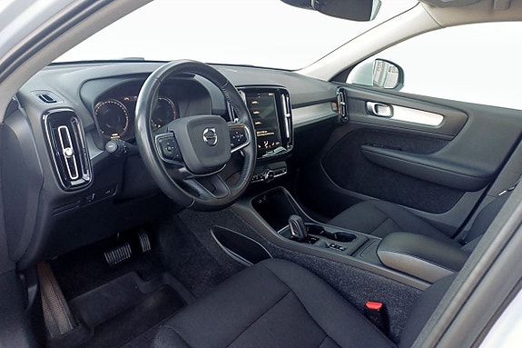 Volvo XC40 5 of 13