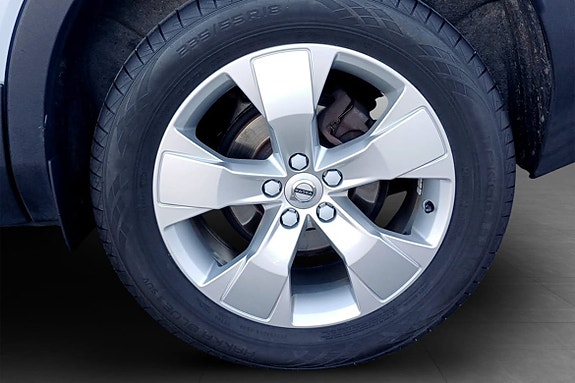 Volvo XC40 10 of 13