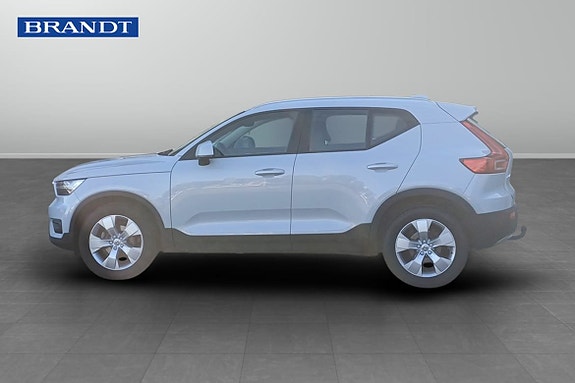 Volvo XC40 3 of 13