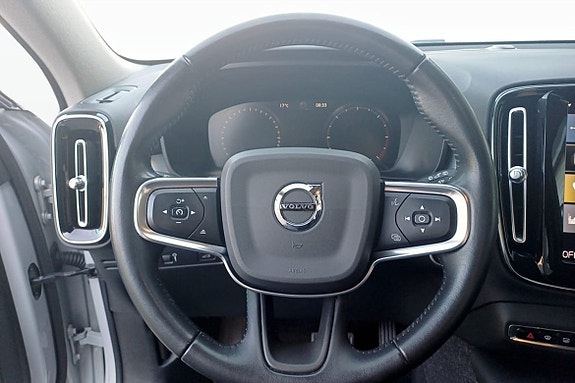 Volvo XC40 7 of 13