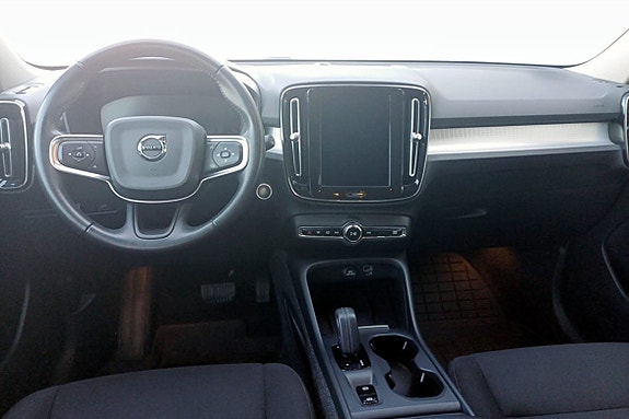 Volvo XC40 4 of 13