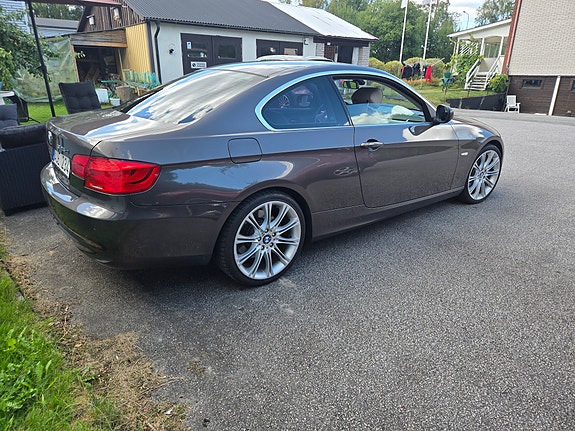 BMW 325d 2 of 8