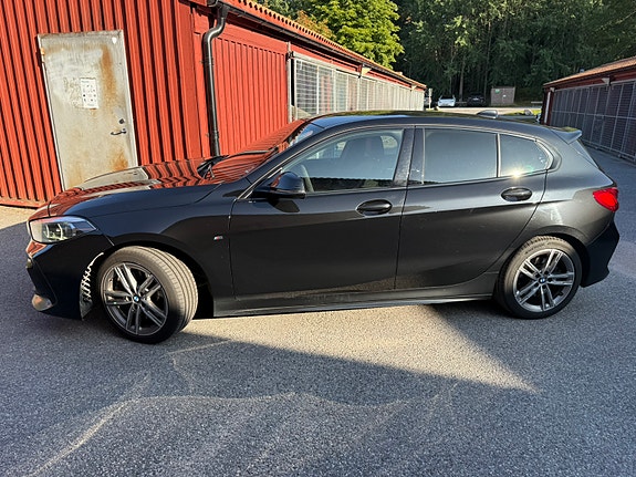BMW 120i 4 of 5
