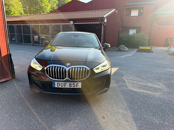 BMW 120i 3 of 5