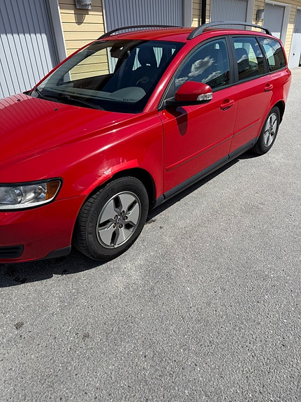 Volvo V50 2 of 13