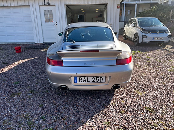 Porsche 911 Turbo 12 of 16