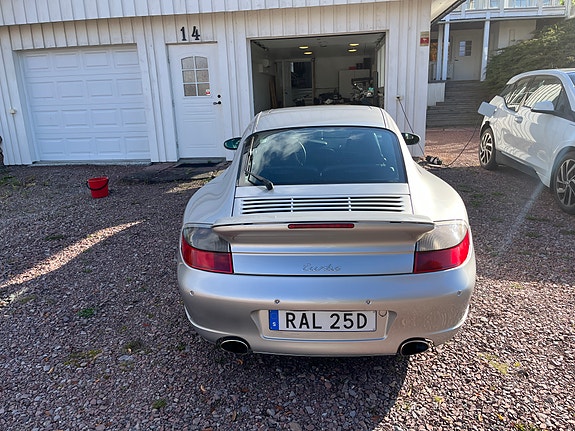 Porsche 911 Turbo 11 of 16