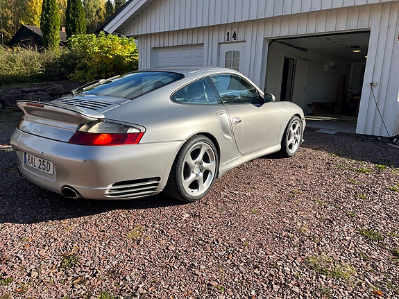 Porsche 911 Turbo 7 of 16