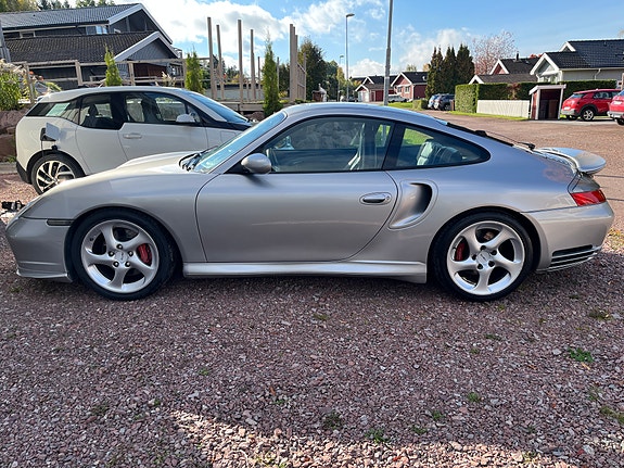 Porsche 911 Turbo 2 of 16