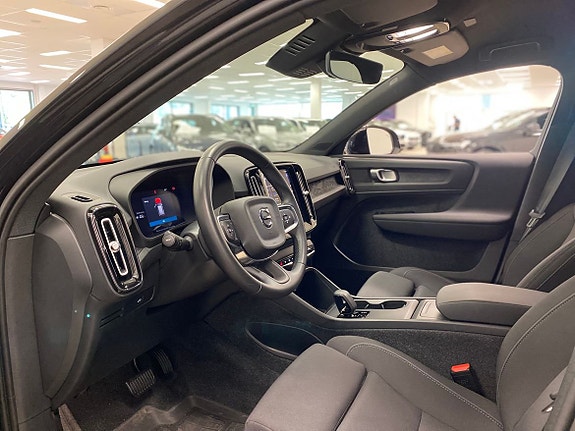 Volvo EX40 9 of 13