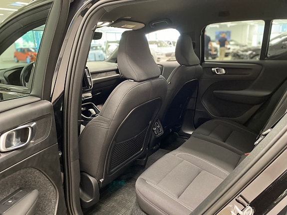Volvo EX40 8 of 13