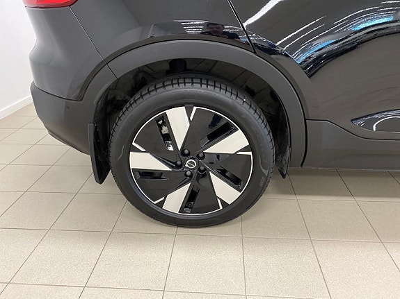 Volvo EX40 3 of 13