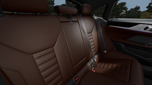 BMW i4 11 of 13