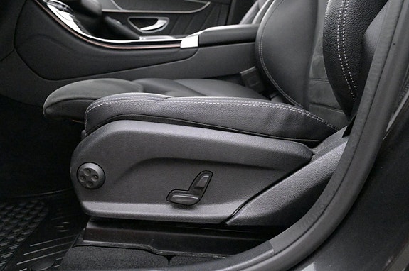 Mercedes-Benz EQC400 12 of 27
