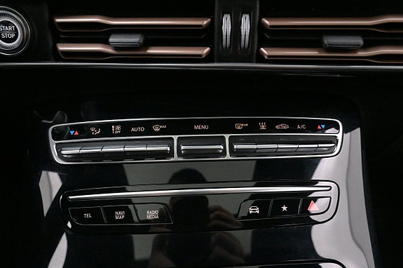 Mercedes-Benz EQC400 23 of 27