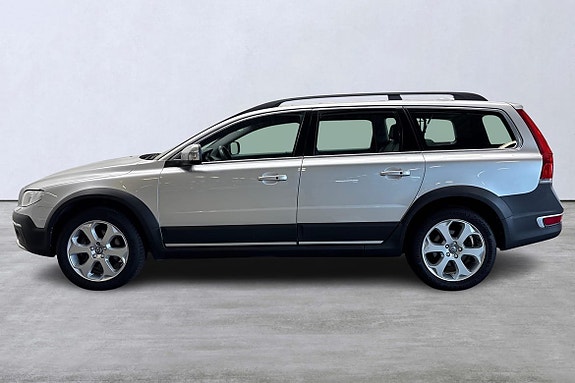 Volvo XC70 2 of 23